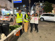  يافا: الهيئة الإسلامية تُوزّع الورود على المارة احتفالاً بذكرى المولد النبوي